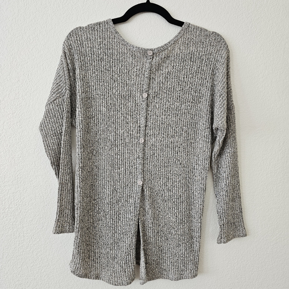 Cozy Gray Ribbed Sweater - Picture 3 of 7